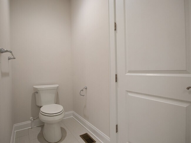 Building Photo - Walkable Short Pump Living with a Huge Private Deck