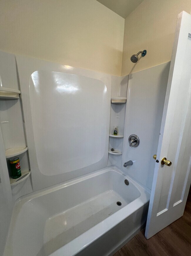 Building Photo - 1022 N Menard Ave