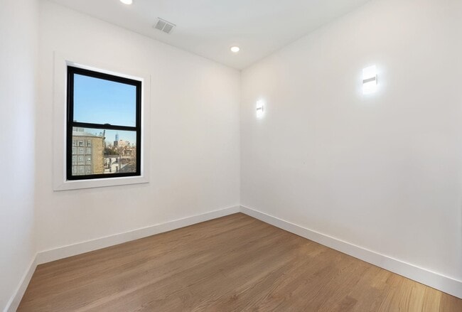 Building Photo - 121 Prospect St