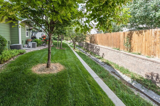 Building Photo - 3 Bedroom Town-home in Northeast Fort Coll...