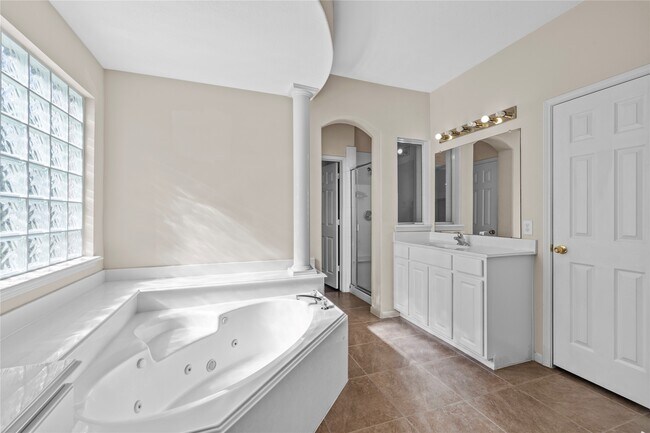 Building Photo - 1111 Blue Leaf Dr