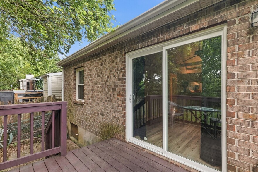 Building Photo - 4610 Woodside Dr