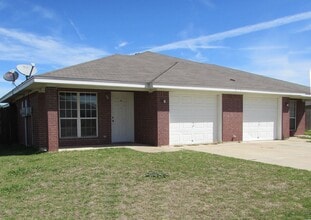 Building Photo - 2701 Vernice Loop