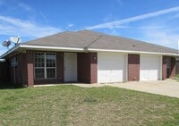 Building Photo - 2701 Vernice Loop