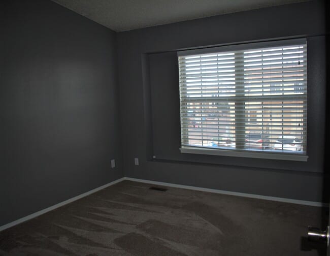 Building Photo - 3801 Smoke Tree Dr