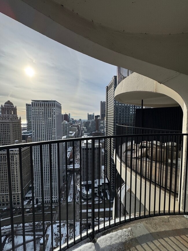 Building Photo - 300 N State St