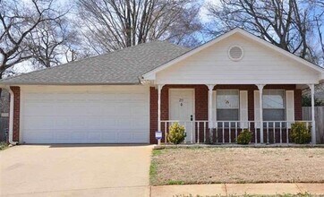 Building Photo - COMING SOON-Spacious 3 Bedroom in Whitehouse!
