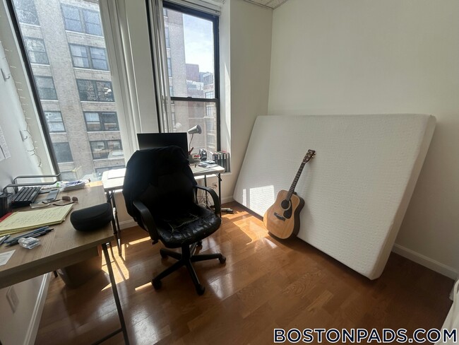 Building Photo - 72 Kneeland St