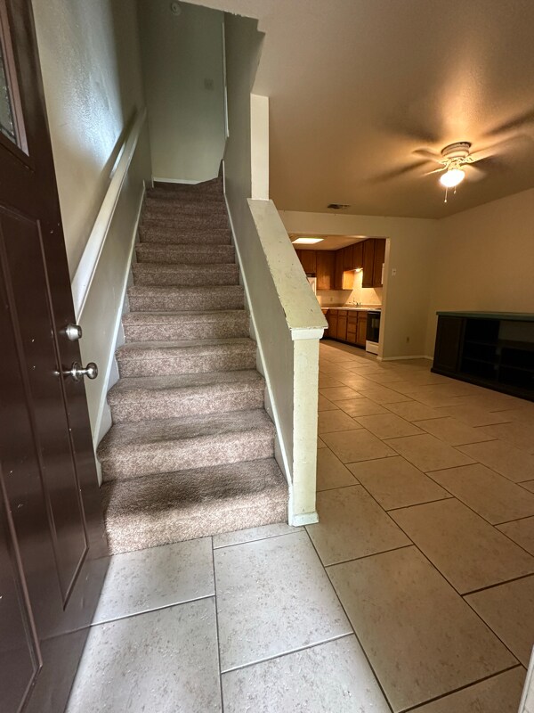 Building Photo - 212 W Val Verde Cir