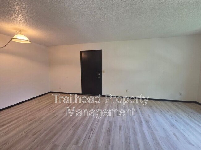 Building Photo - 1314 E Frederick St