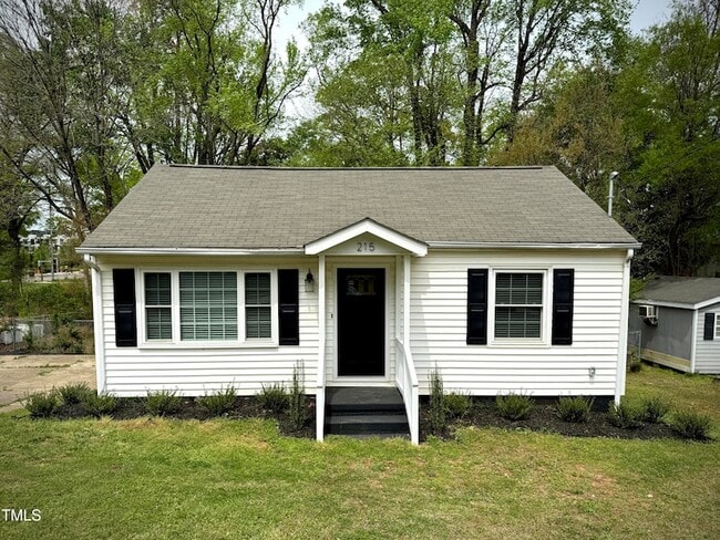 Building Photo - 215 Walnut St