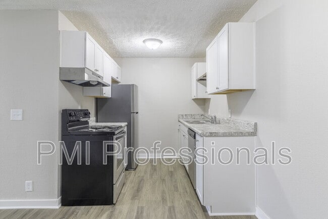 Building Photo - 121 Kingsridge Dr