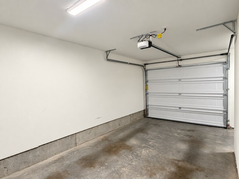 Building Photo - 2151 N 147th St