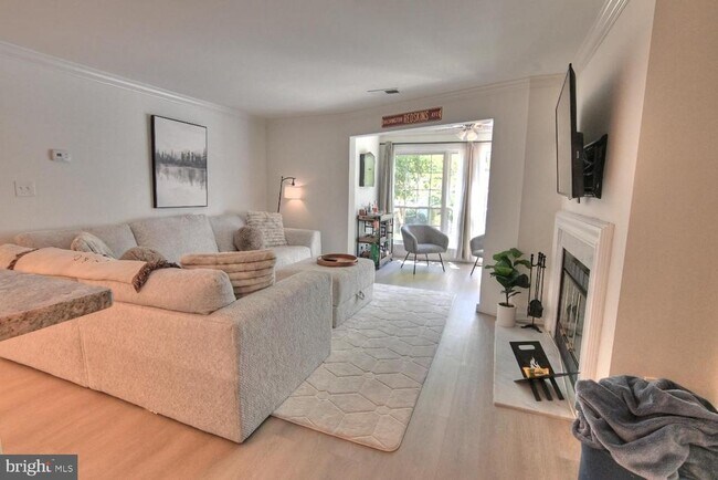Building Photo - 2220 Springwood Dr