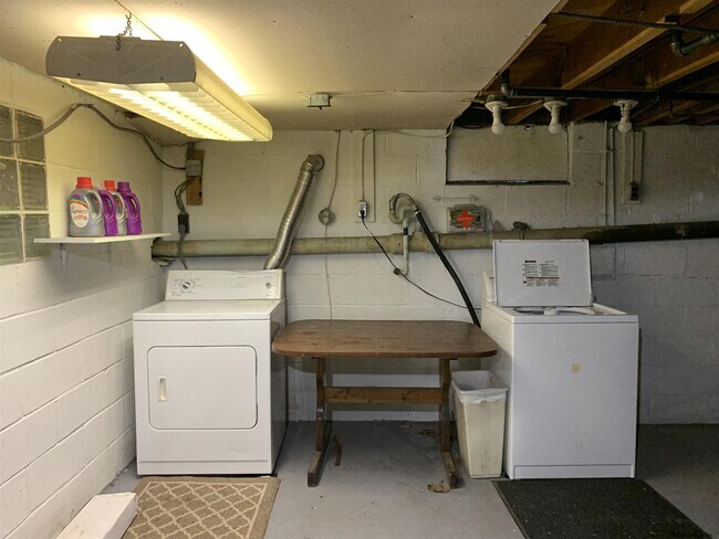 Building Photo - 2 Kimberly St