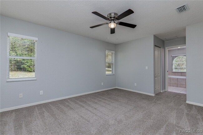 Building Photo - 320 N Fresno Ave