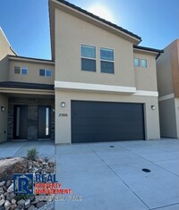 Building Photo - Townhome in South Desert