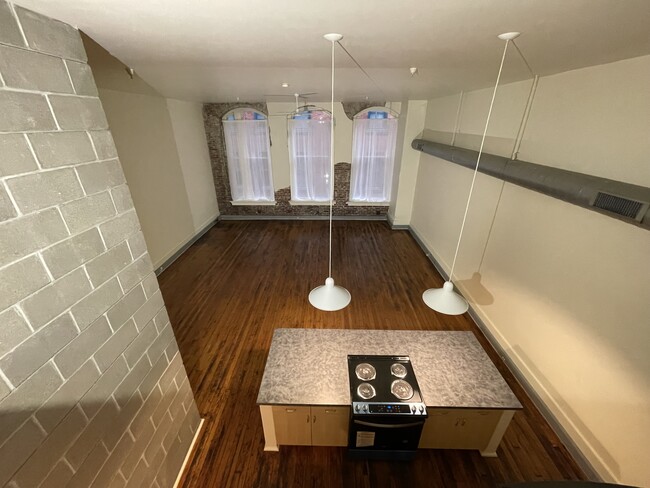 Building Photo - 905 Liberty Ave