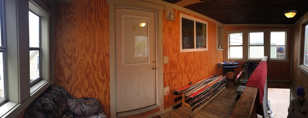 Building Photo - 196 Pine St