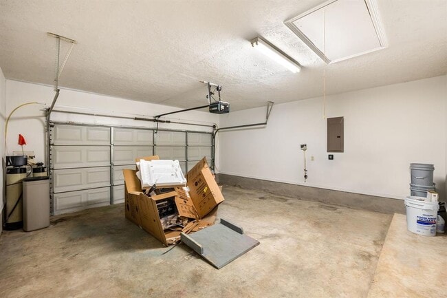 Building Photo - 10459 Parkside Dr