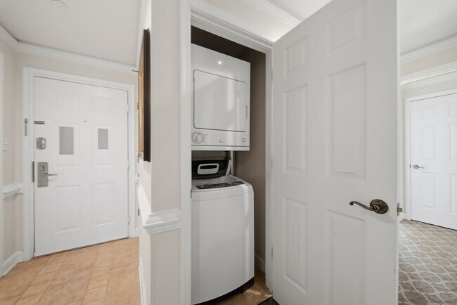 Building Photo - Resort Style Living - KINGSMILL (Graves Ordinary)