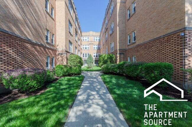 Building Photo - 4011 N Lowell Ave
