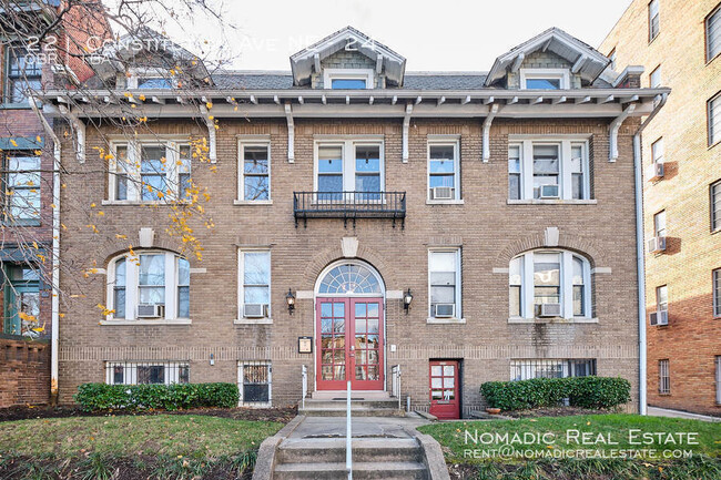 Building Photo - One-bedroom, one-bathroom apartment in con...