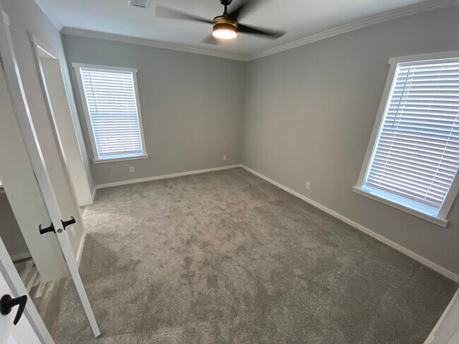 Building Photo - 1990 Douglas Ln