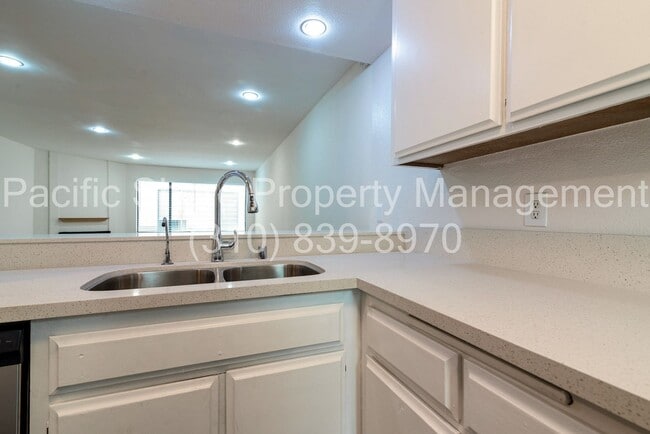 Building Photo - 2-Bed, 2-Bath Townhouse with Private Patio...