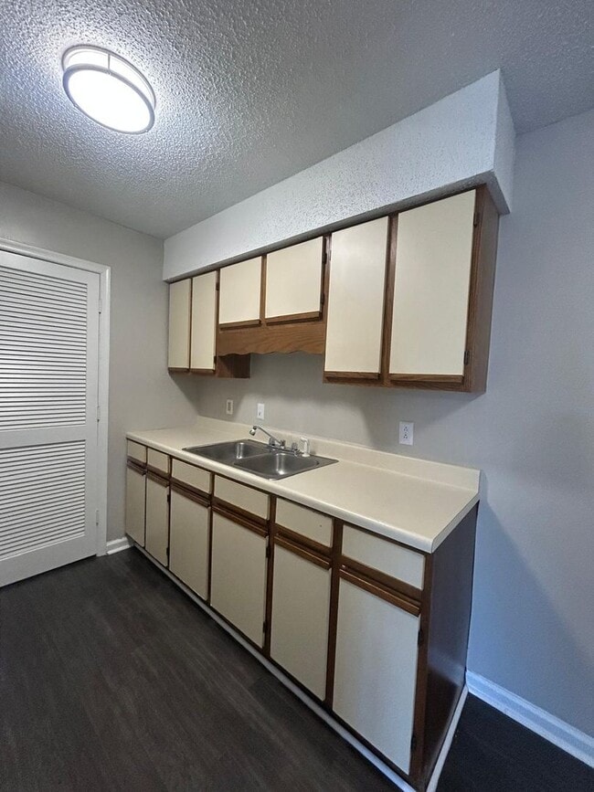 Building Photo - Modern Comfort & Convenience at Westfield Gardens Lexington - 353A