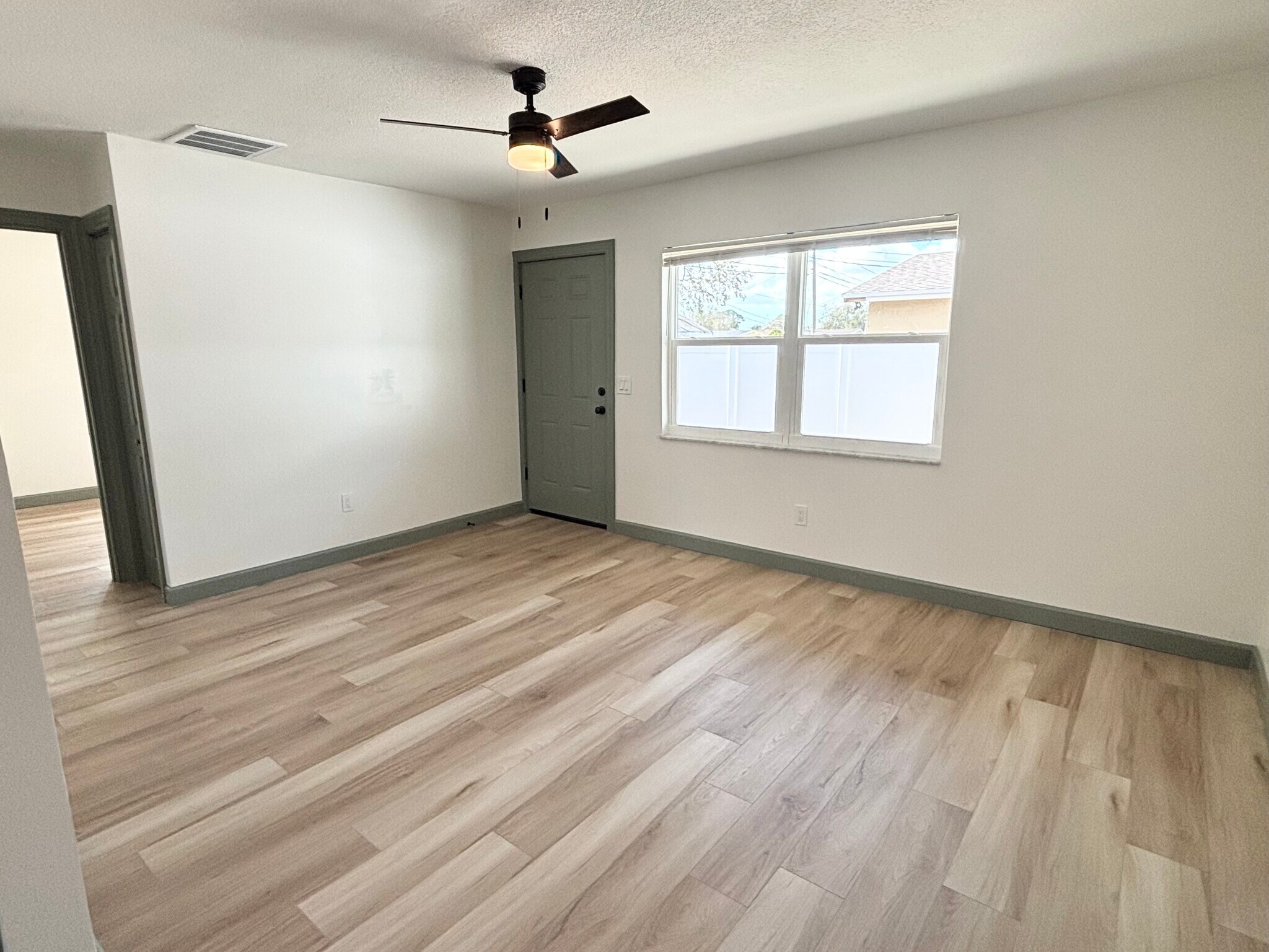 Building Photo - 510 91st Ave N