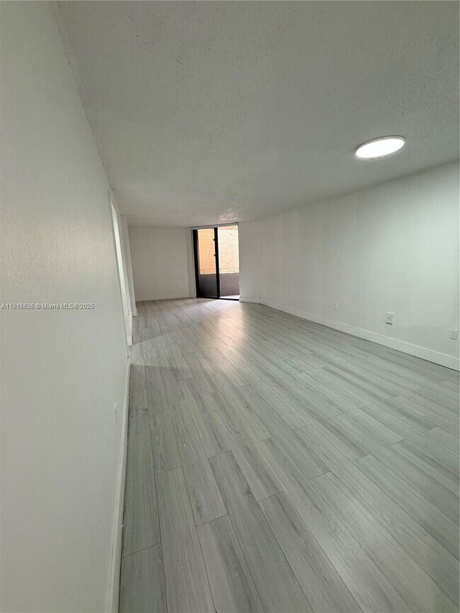 Building Photo - 10400 SW 108th Ave
