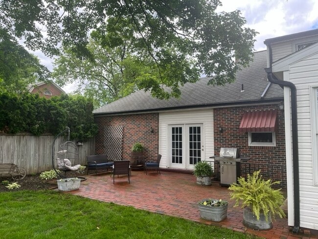 Building Photo - 130 N Grant St