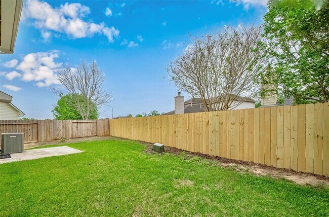 Building Photo - 5711 Silver Oak
