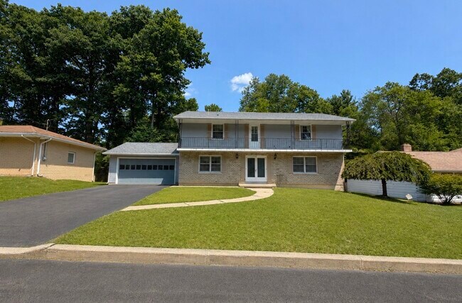 Building Photo - 240 Ridgefield Rd