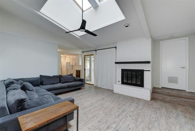 Building Photo - 8001 Ceberry Dr