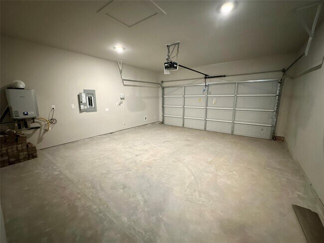 Building Photo - 12143 Ridge Top Dr