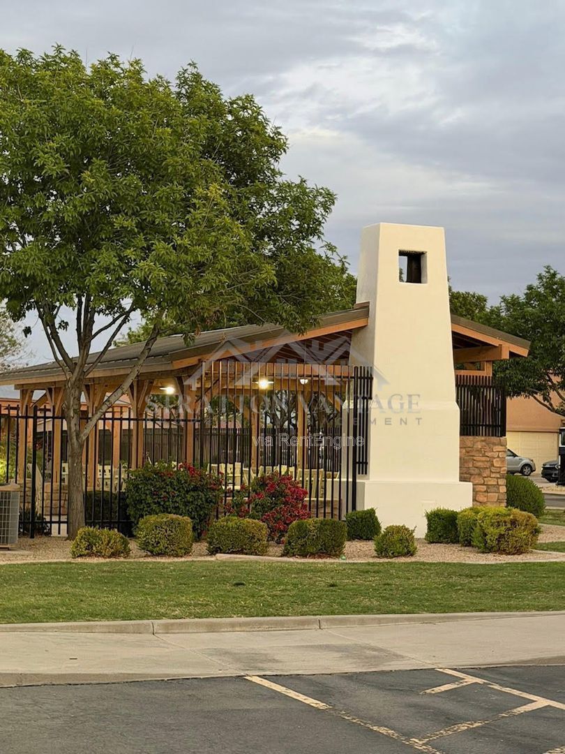 Building Photo - 1036 S 177th Dr