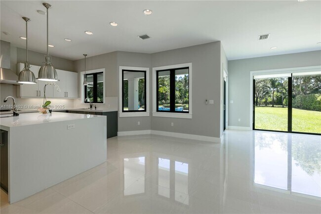 Building Photo - 6090 SW 116th St