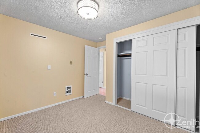 Building Photo - 4213 NE 139th Ave