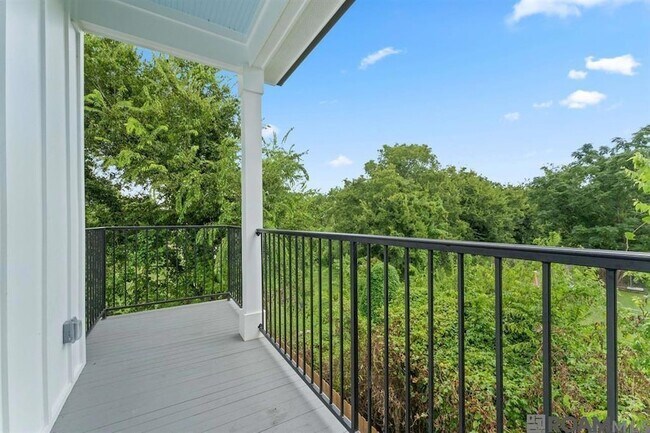 Building Photo - 1714 Tricou St