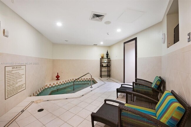 Building Photo - 610 W Las Olas Blvd