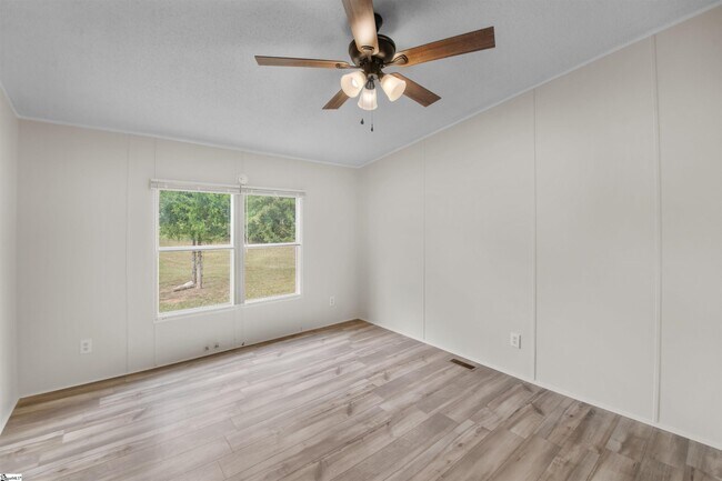 Building Photo - 296 Fish Camp Rd