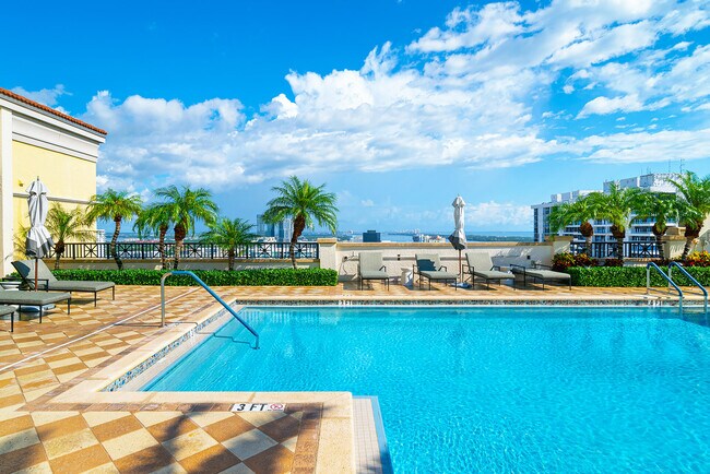 Building Photo - 701 S Olive Ave