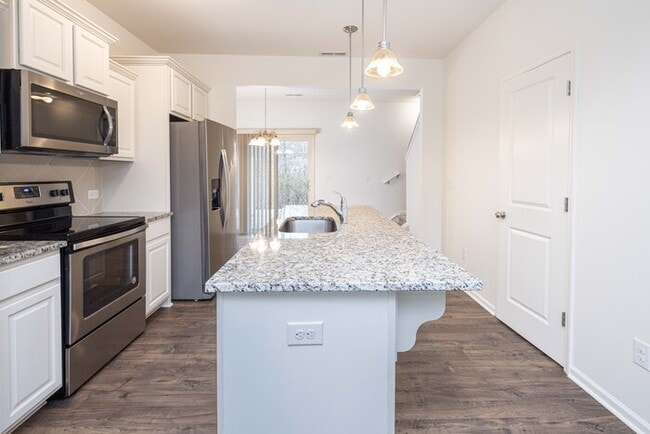 Building Photo - 2BR/2.5BA Townhome in Pineville- Tucked in...
