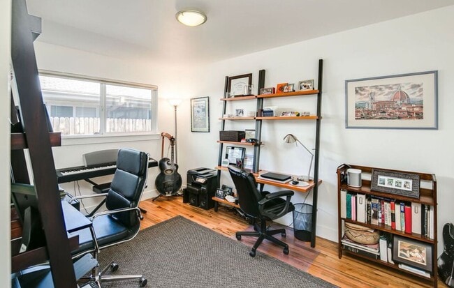 Building Photo - LOHI DUPLEX AVAILABLE IN MARCH