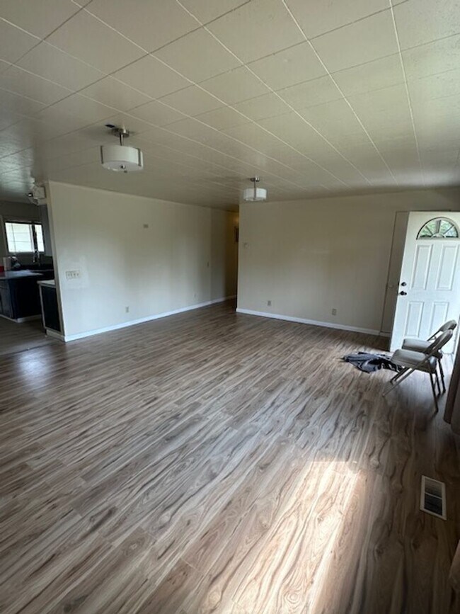 Building Photo - Remodeled 4 bedroom home in Target Range