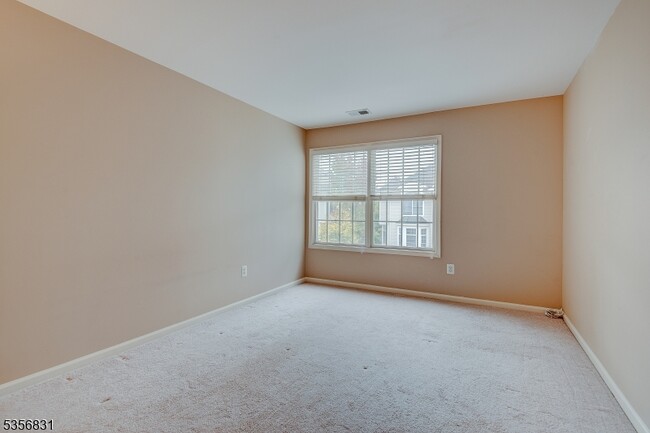 Building Photo - 608 Kensington Ln