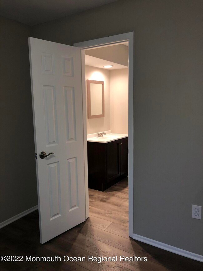 Building Photo - 128 Amberly Dr