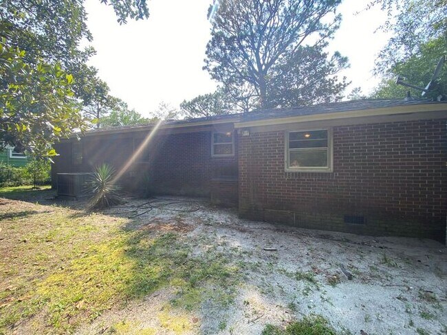Building Photo - Large Brick home on UNCW bike trail, Wrigh...